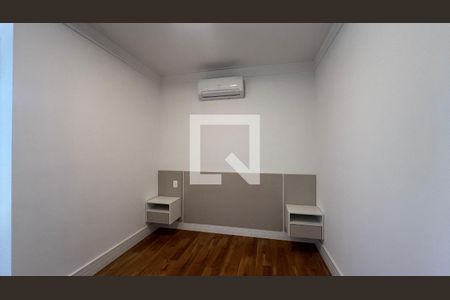 Quarto de apartamento à venda com 1 quarto, 51m² em Cambuí, Campinas
