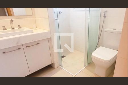 Banheiro  de apartamento à venda com 1 quarto, 51m² em Cambuí, Campinas
