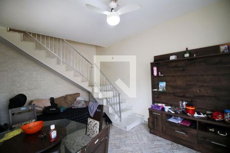 Sala de casa à venda com 2 quartos, 240m² em Irajá, Rio de Janeiro