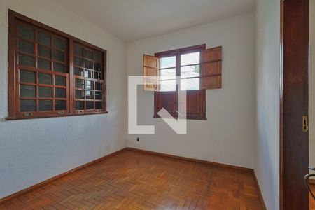 Quarto 1 de casa à venda com 5 quartos, 223m² em Pompéia, Belo Horizonte