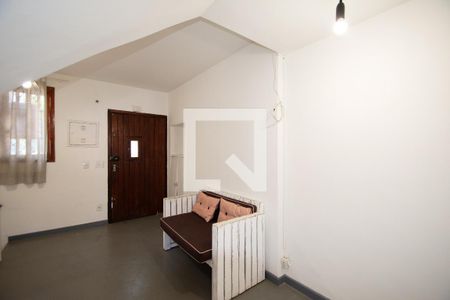 Sala 1 de casa para alugar com 2 quartos, 50m² em Cerqueira César, São Paulo