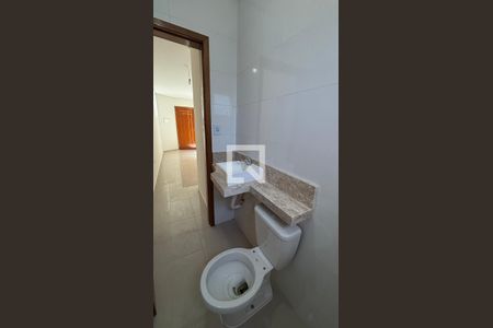 Banheiro de apartamento para alugar com 2 quartos, 52m² em Vila Mazzei, Santo André
