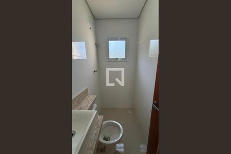 Banheiro de apartamento para alugar com 2 quartos, 52m² em Vila Mazzei, Santo André