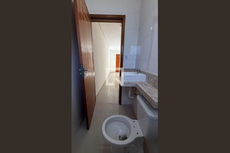 Banheiro de apartamento para alugar com 2 quartos, 52m² em Vila Mazzei, Santo André