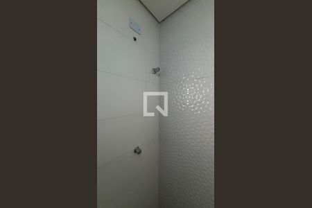 Banheiro de apartamento para alugar com 2 quartos, 52m² em Vila Mazzei, Santo André