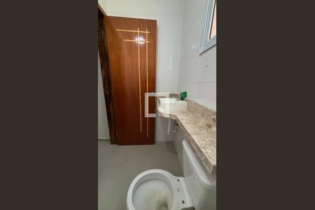 Banheiro de apartamento para alugar com 2 quartos, 52m² em Vila Mazzei, Santo André