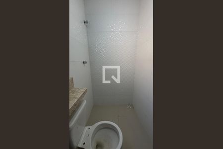 Banheiro de apartamento para alugar com 2 quartos, 52m² em Vila Mazzei, Santo André