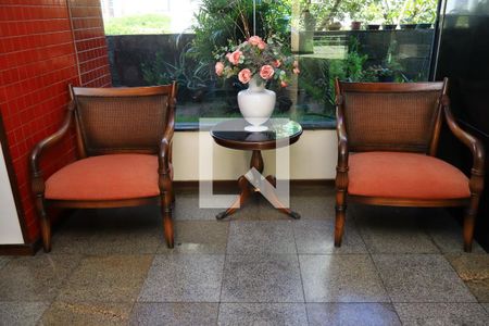 Hall de entrada de apartamento para alugar com 3 quartos, 133m² em Brotas, Salvador