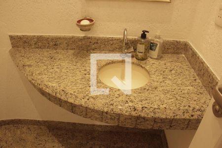 Lavabo de apartamento para alugar com 3 quartos, 184m² em Gonzaga, Santos