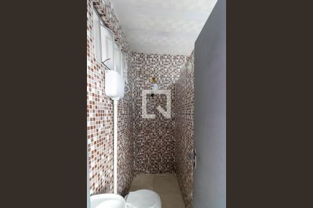 Banheiro Social de kitnet/studio para alugar com 1 quarto, 30m² em Guaratiba, Rio de Janeiro