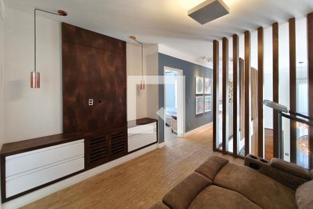 Sala de TV de casa de condomínio para alugar com 4 quartos, 320m² em Swiss Park, Campinas