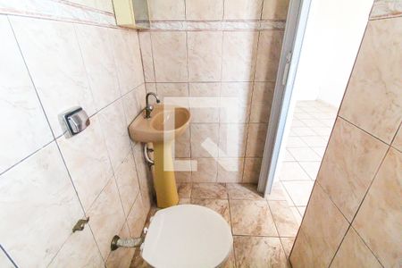 Banheiro  de casa para alugar com 1 quarto, 50m² em Conjunto Residencial José Bonifácio, São Paulo