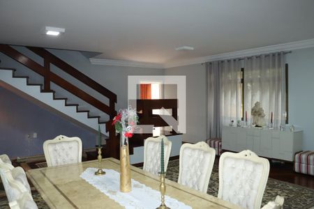 Casa de Condomínio para alugar com 4 quartos, 970m² em Bosque do Vianna, Cotia