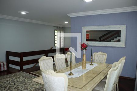 Casa de Condomínio para alugar com 4 quartos, 970m² em Bosque do Vianna, Cotia