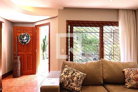 Sala - Porta e Janela de casa à venda com 4 quartos, 400m² em Vila Jardim, Porto Alegre