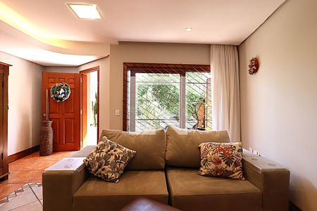 Sala - Janela de casa à venda com 4 quartos, 400m² em Vila Jardim, Porto Alegre