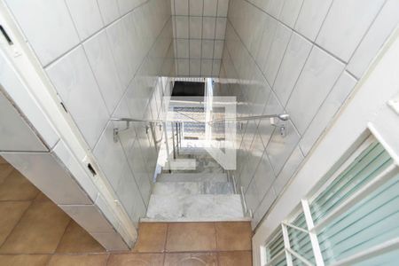 Sala - Escada de acesso de casa para alugar com 3 quartos, 150m² em Olaria, Rio de Janeiro