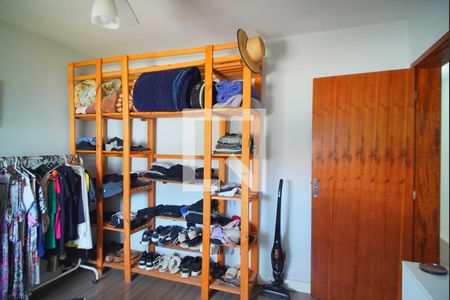 Quarto 2 de casa à venda com 4 quartos, 300m² em Parque Santa Fé, Porto Alegre