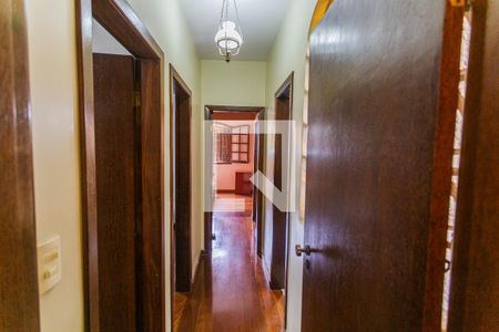 Corredor de casa à venda com 3 quartos, 269m² em Alvorada, Belo Horizonte