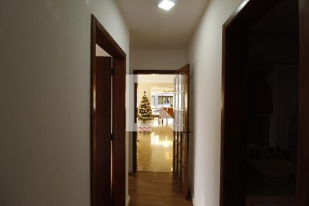 Corredor de apartamento para alugar com 3 quartos, 240m² em Jardim Itu, Porto Alegre