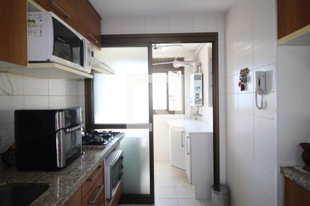 Cozinha de apartamento à venda com 2 quartos, 72m² em Passo da Areia, Porto Alegre