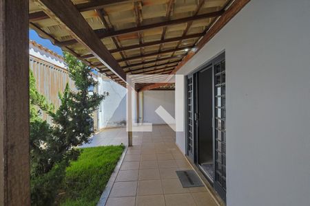 Varanda de casa à venda com 3 quartos, 220m² em Jardim Laguna, Contagem