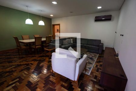 Sala de casa à venda com 4 quartos, 250m² em Independência, Porto Alegre