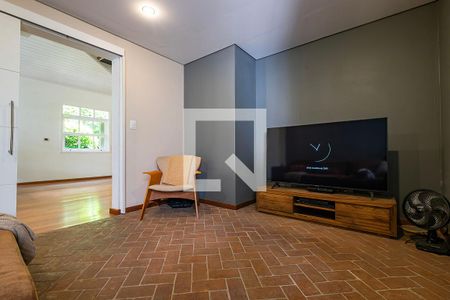 Sala de TV de casa à venda com 4 quartos, 400m² em Alto de Pinheiros, São Paulo