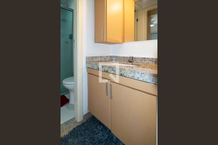 Banheiro  de apartamento à venda com 1 quarto, 50m² em Consolação, São Paulo