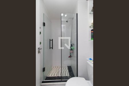 Banheiro de apartamento à venda com 1 quarto, 44m² em Azenha, Porto Alegre