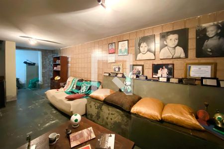 Adega de casa à venda com 5 quartos, 900m² em Santa Efigênia, Belo Horizonte