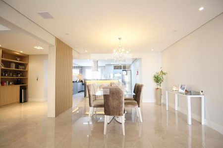 Apartamento à venda com 3 quartos, 211m² em Vila Suzana, São Paulo