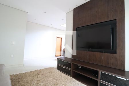 Sala de casa de condomínio para alugar com 4 quartos, 352m² em Jardim das Palmeiras, Uberlândia