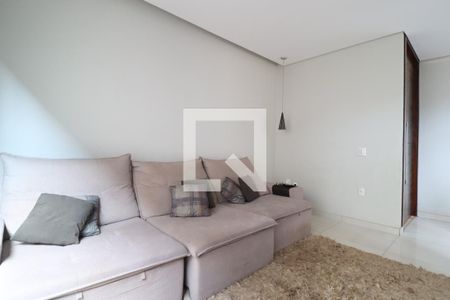 Sala de casa de condomínio para alugar com 4 quartos, 352m² em Jardim das Palmeiras, Uberlândia