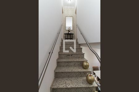 Escada de casa de condomínio à venda com 2 quartos, 65m² em Vila Nelson, São Paulo