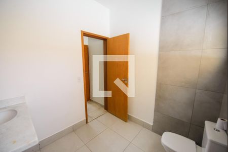 Banheiro da Suíte 2 de casa de condomínio para alugar com 3 quartos, 300m² em Loteamento Industrial, Taubaté