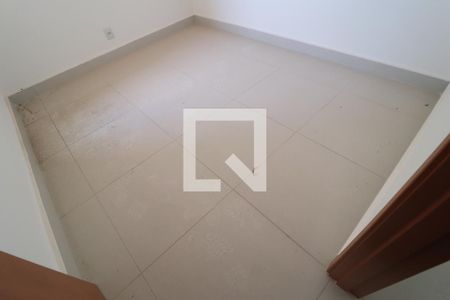 Quarto 1 de apartamento para alugar com 2 quartos, 56m² em Jardim Botânico, Uberlândia