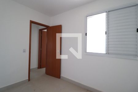 Quarto 1 de apartamento para alugar com 2 quartos, 56m² em Jardim Botânico, Uberlândia