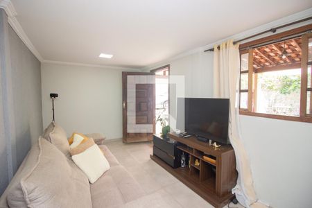 Sala de casa à venda com 4 quartos, 163m² em Santa Helena, Contagem