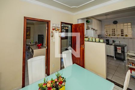 Casa à venda com 3 quartos, 270m² em Alípio de Melo, Belo Horizonte