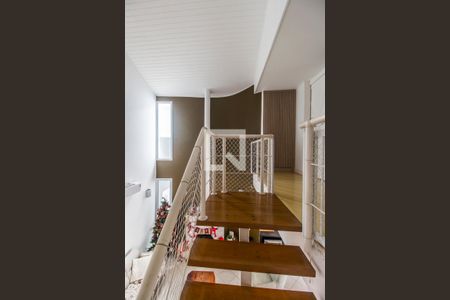 Escada de casa de condomínio à venda com 4 quartos, 300m² em Residencial Tres (alphaville), Santana de Parnaíba