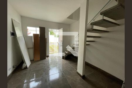 Casa de Condomínio para alugar com 2 quartos, 60m² em Parque Rincao, Cotia