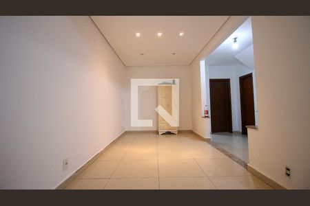 Sala de casa para alugar com 4 quartos, 140m² em Vila Prudente, São Paulo