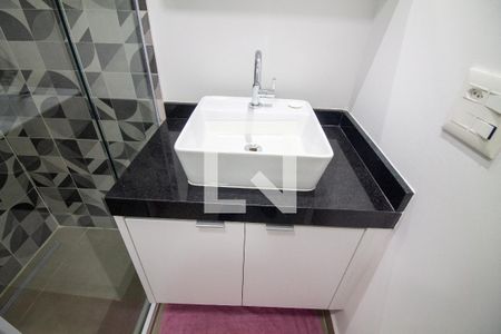 Banheiro de kitnet/studio para alugar com 1 quarto, 26m² em Santo Amaro, São Paulo