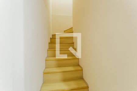 Escada de apartamento para alugar com 1 quarto, 53m² em Indianópolis, São Paulo