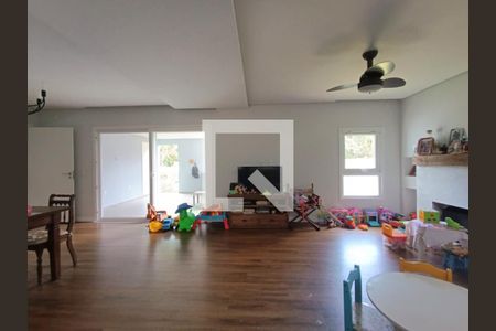 Sala de casa de condomínio para alugar com 3 quartos, 277m² em Recanto dos Açores, Florianópolis