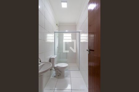 Banheiro de casa para alugar com 1 quarto, 45m² em Jardim Piracuama, São Paulo