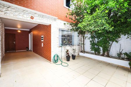 Garagem de casa à venda com 3 quartos, 180m² em Cambuci, São Paulo