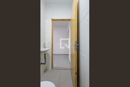 Banheiro Social de casa para alugar com 1 quarto, 50m² em Jardim Cristal, São Paulo