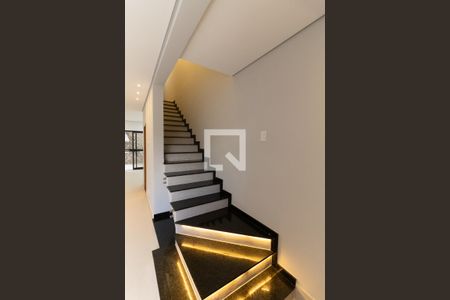 Escada de casa à venda com 3 quartos, 120m² em Vila Gumercindo, São Paulo